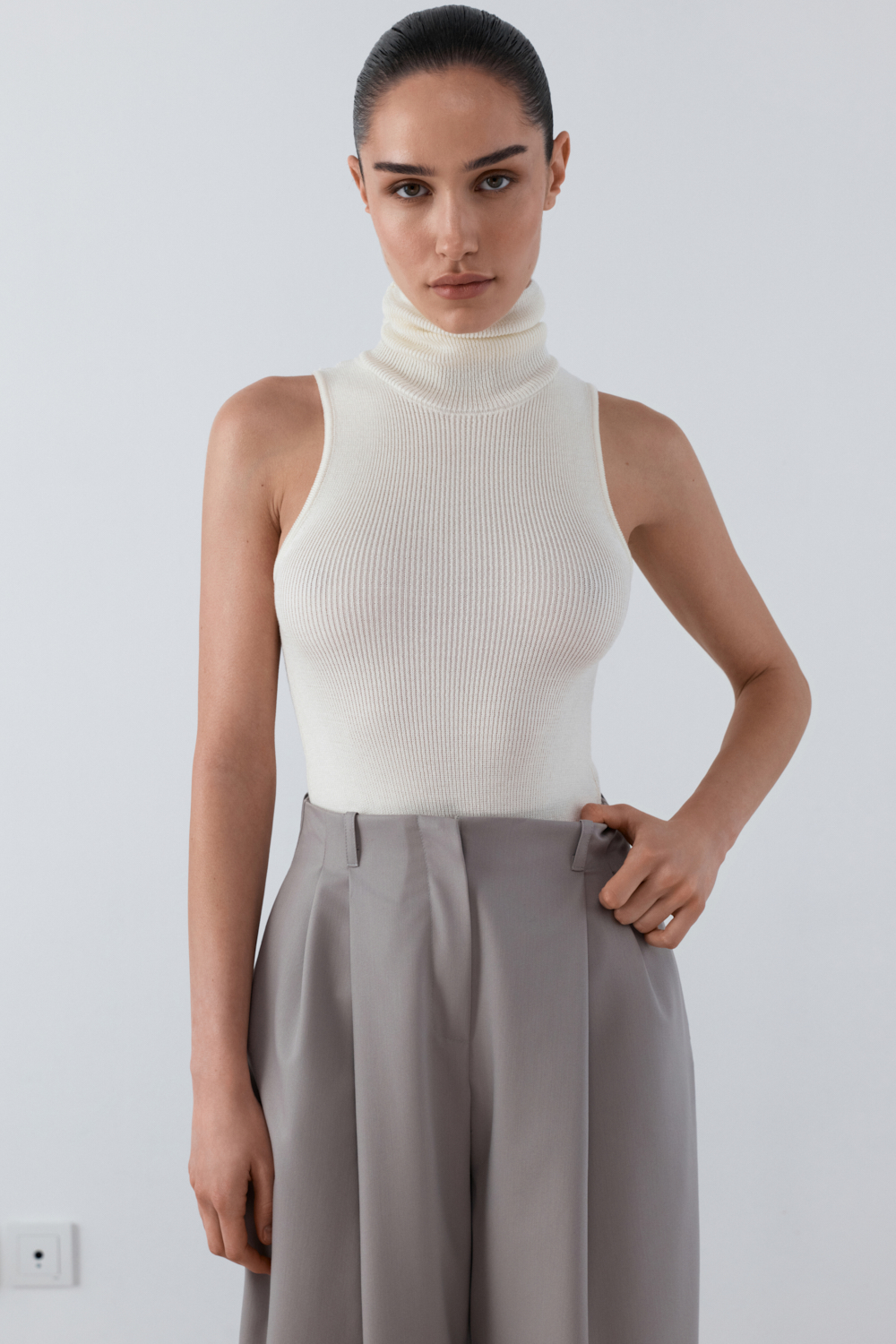 PA-2117-MILK · LOOK 01
