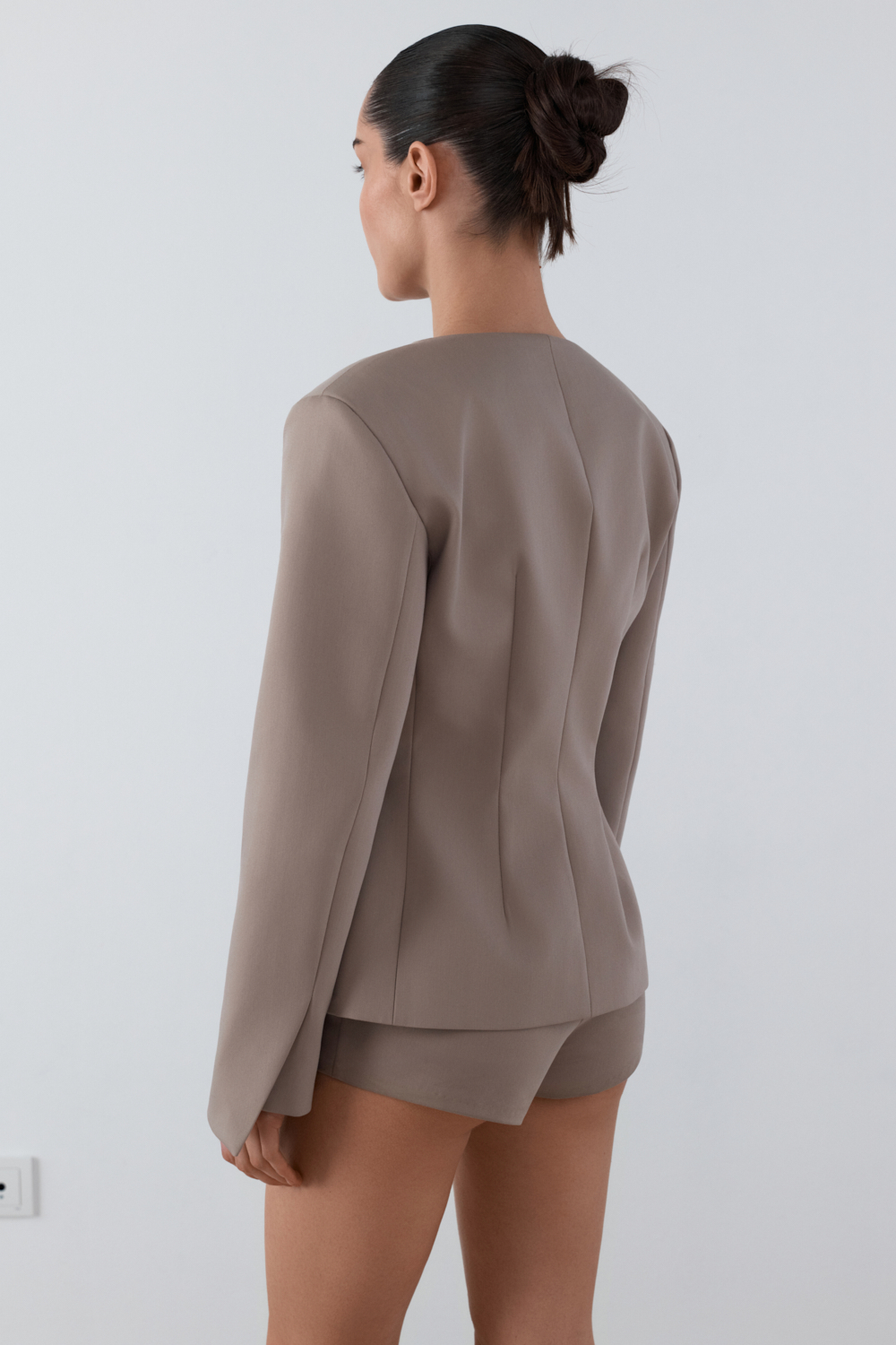 PA-894-BEIGE · LOOK 01