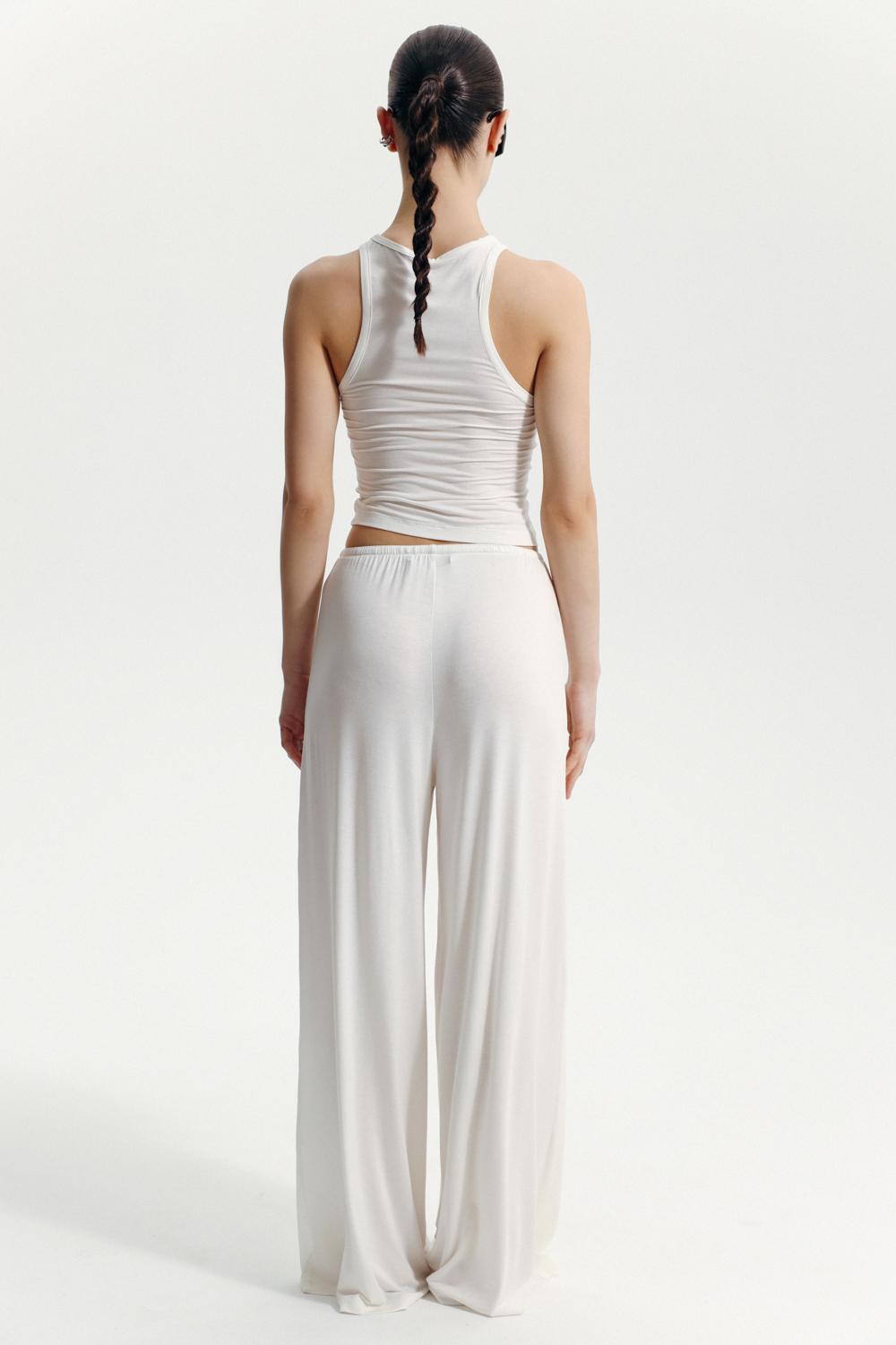 PA-906-MILK · LOOK 02