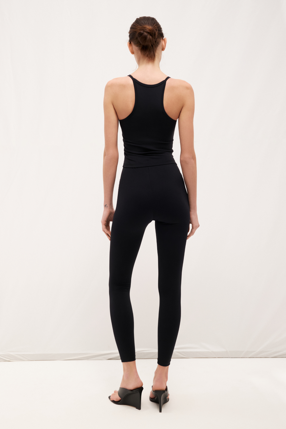 PA-915-BLACK · LOOK 01